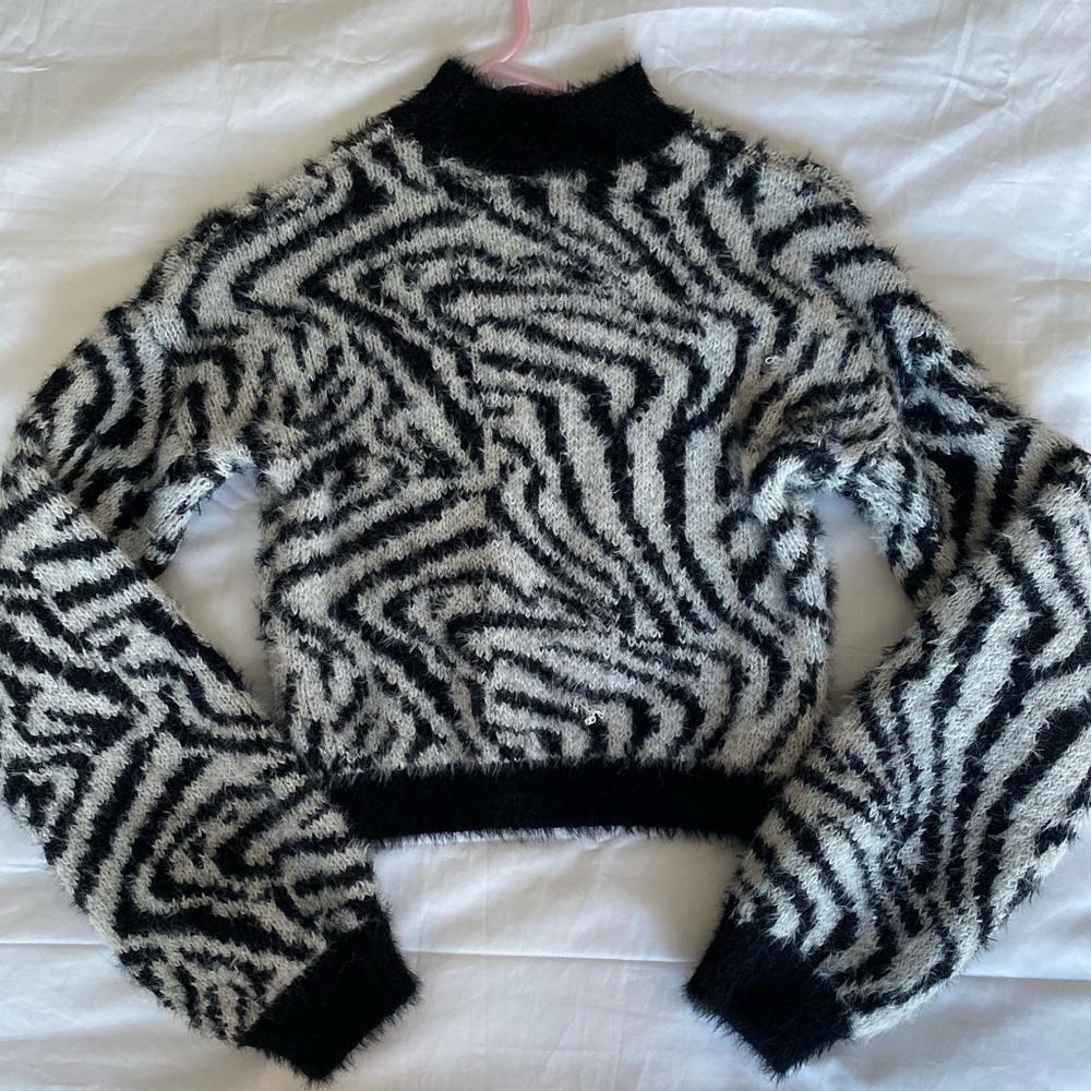 Crop Zebra Print xxs fuzzy sweater